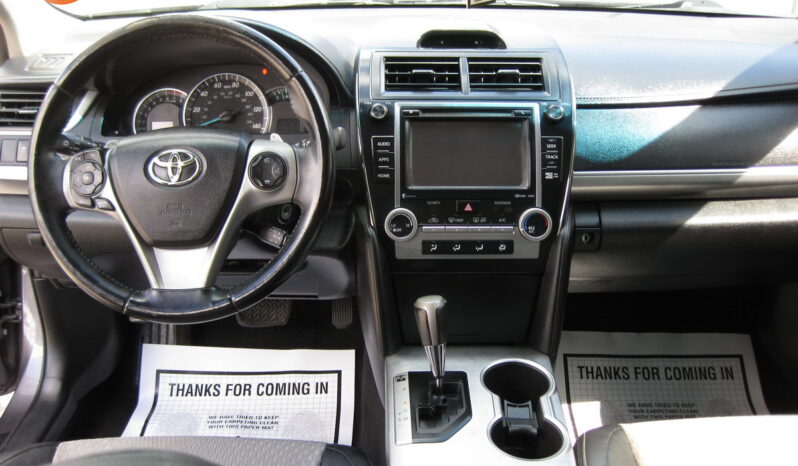 
								2014 Toyota Camry SE full									