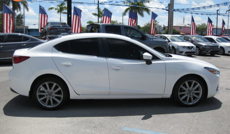 
								2017 Mazda Mazda3 Touring full									