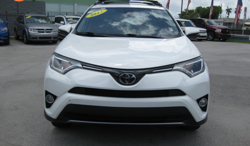 
								2017 Toyota RAV4 XLE full									