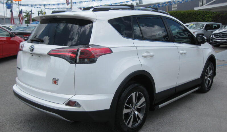 
								2017 Toyota RAV4 XLE full									