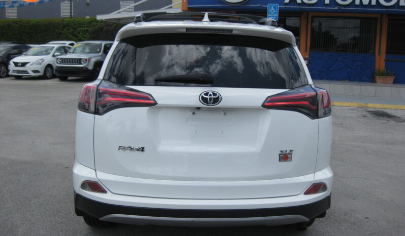 
								2017 Toyota RAV4 XLE full									