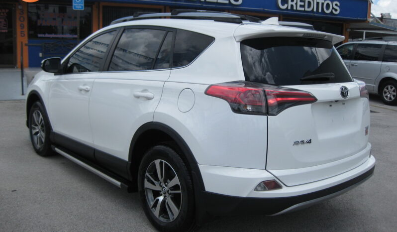 
								2017 Toyota RAV4 XLE full									