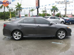 
										2014 Toyota Camry SE full									