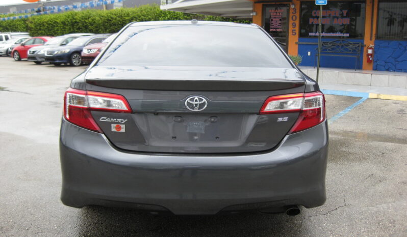 
								2014 Toyota Camry SE full									