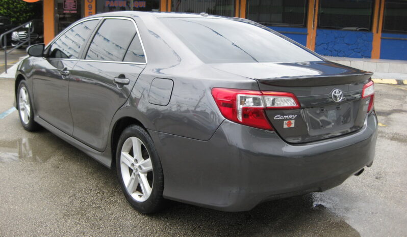 
								2014 Toyota Camry SE full									