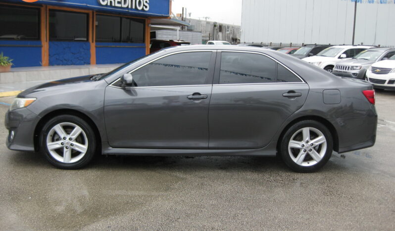 
								2014 Toyota Camry SE full									