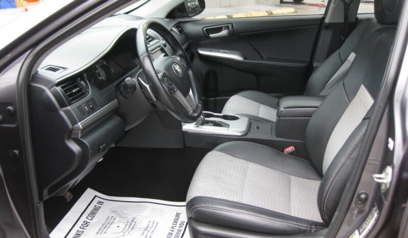 
								2014 Toyota Camry SE full									