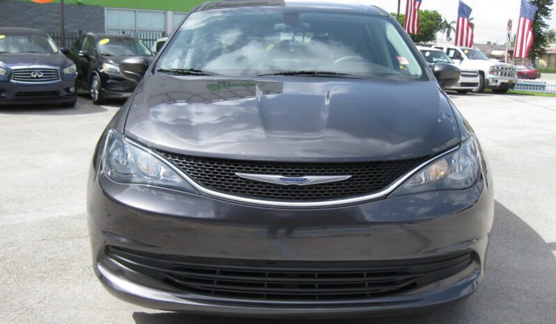 
								2020 Chrysler Voyager LX full									