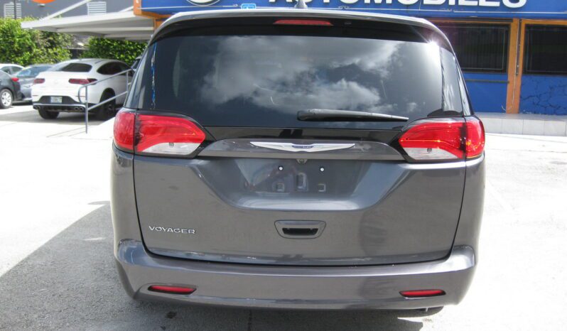 
								2020 Chrysler Voyager LX full									