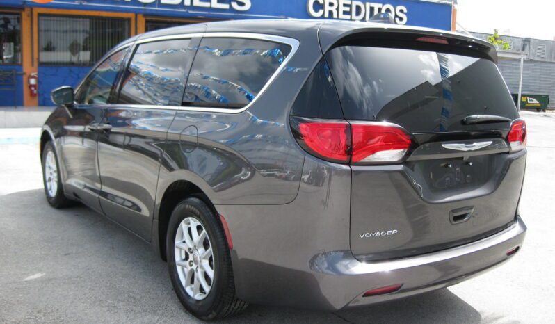 
								2020 Chrysler Voyager LX full									