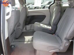 
										2020 Chrysler Voyager LX full									