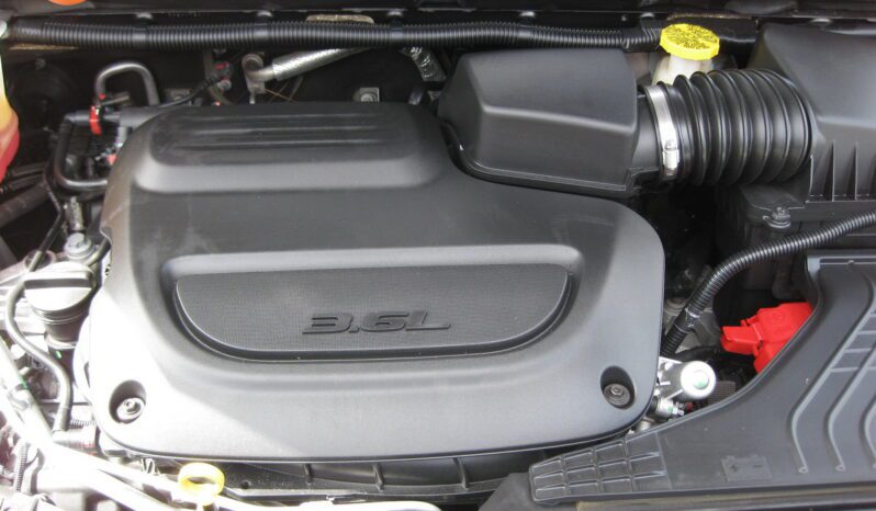 
								2020 Chrysler Voyager LX full									