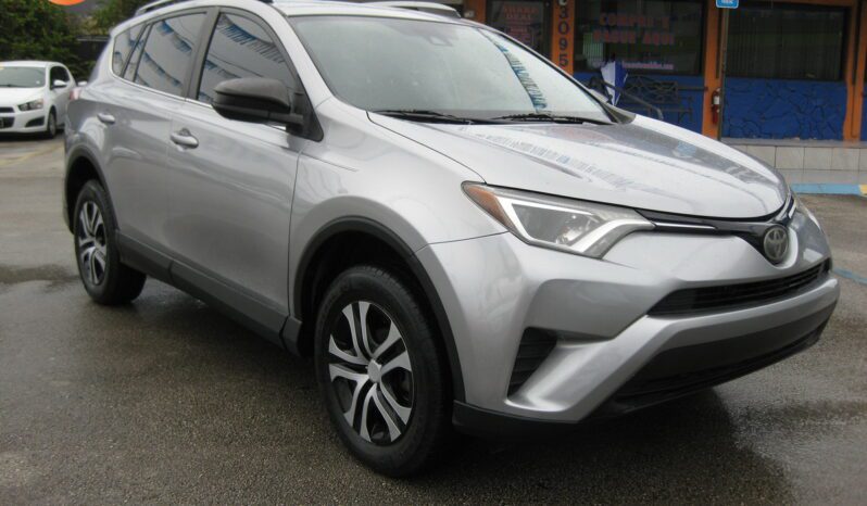 
								2017 Toyota RAV4 LE full									