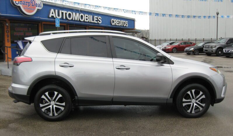 
								2017 Toyota RAV4 LE full									
