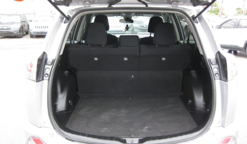 
								2017 Toyota RAV4 LE full									