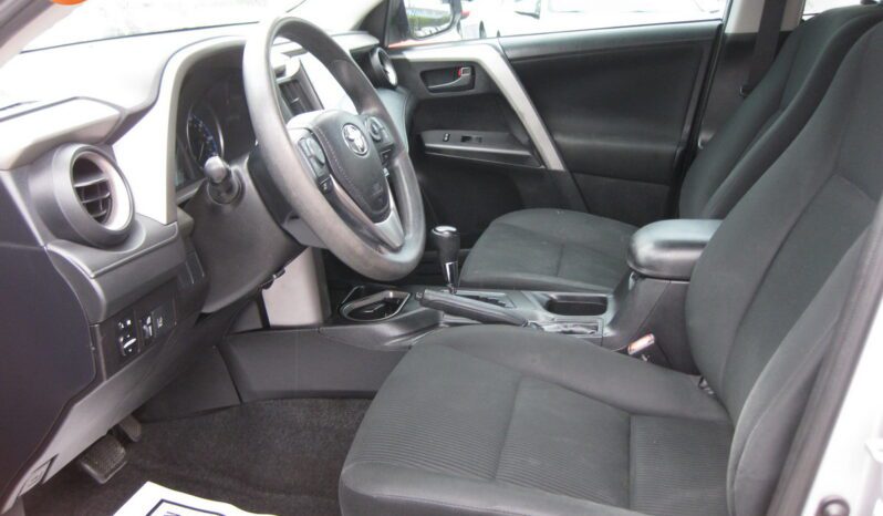 
								2017 Toyota RAV4 LE full									