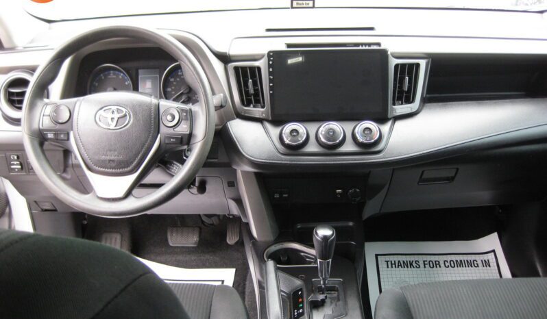 
								2017 Toyota RAV4 LE full									