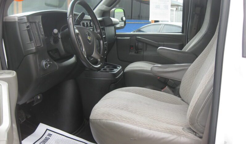 
								2018 Chevrolet Express 2500 full									