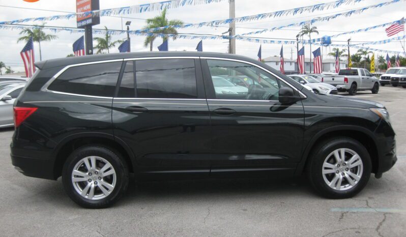 
								2016 Honda Pilot LX full									