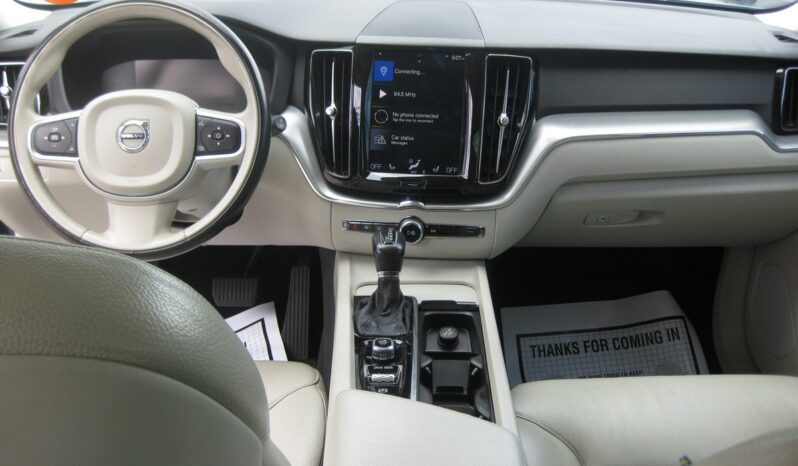 
								2019 Volvo XC60 T5 Momentum full									
