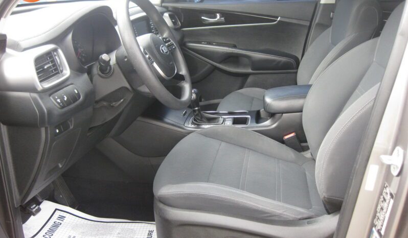
								2019 Kia Sorento LX V6 full									