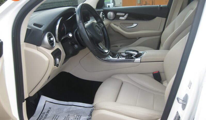 
								2019 Mercedes-Benz GLC 300 full									