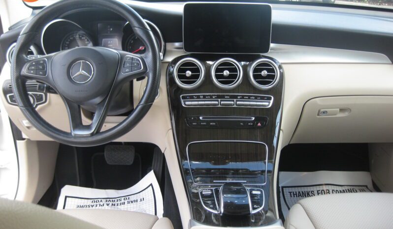 
								2019 Mercedes-Benz GLC 300 full									