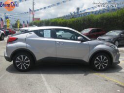
										2019 Toyota C-HR LE full									
