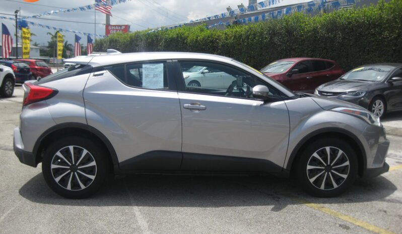 
								2019 Toyota C-HR LE full									