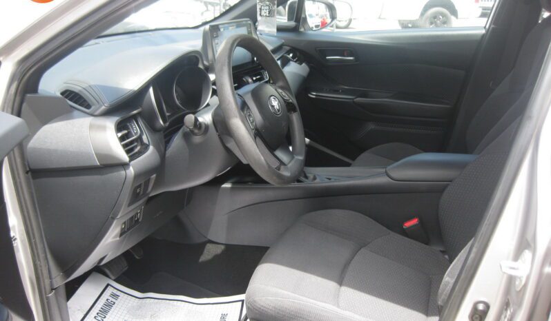
								2019 Toyota C-HR LE full									