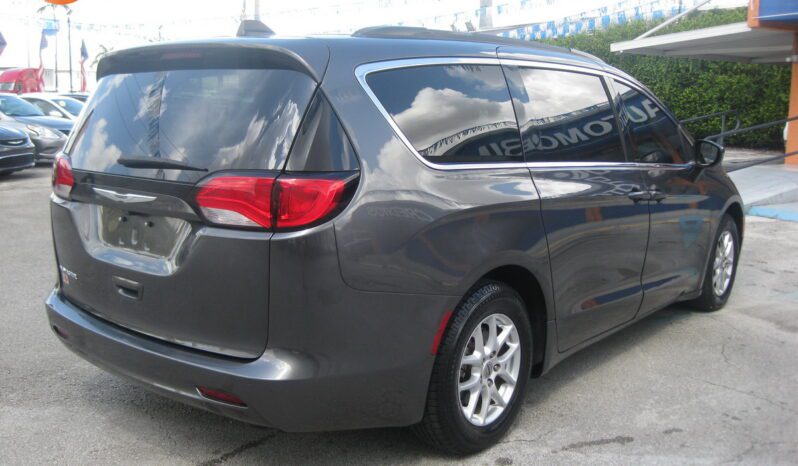
								2021 Chrysler Voyager LXi full									
