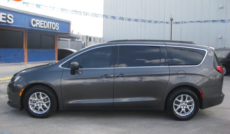 
								2021 Chrysler Voyager LXi full									