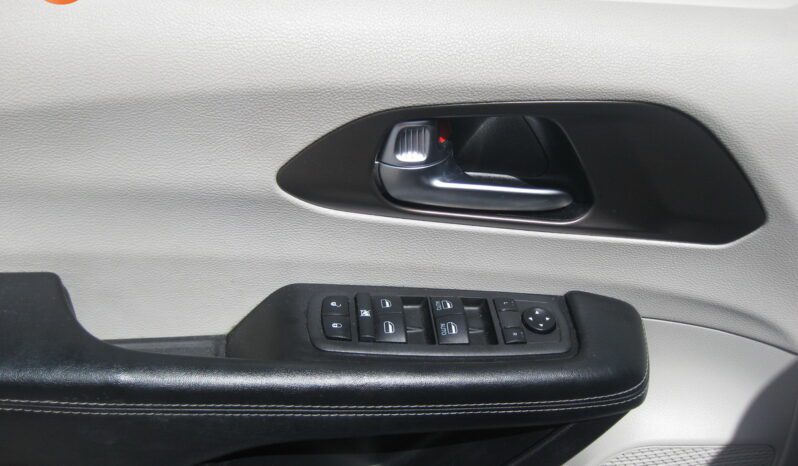 
								2021 Chrysler Voyager LXi full									