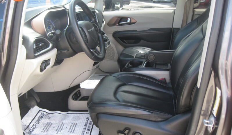 
								2021 Chrysler Voyager LXi full									