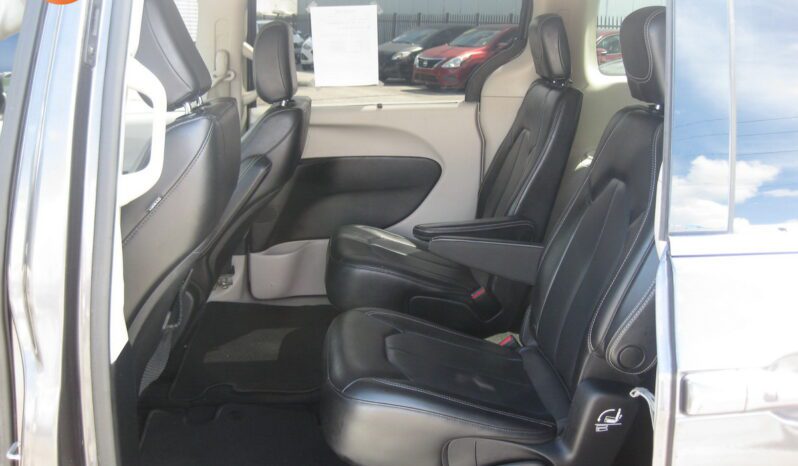 
								2021 Chrysler Voyager LXi full									